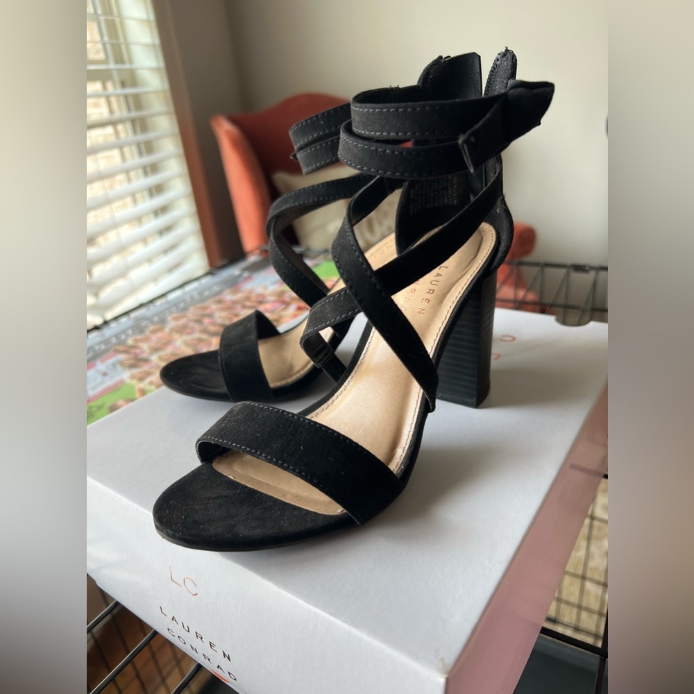 📷 LC Lauren Conrad Bow Heels